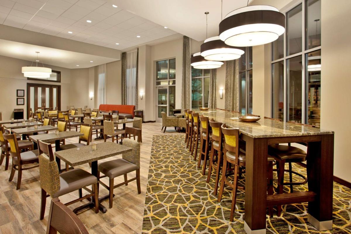 Hampton Inn & Suites - Minneapolis/Downtown - Housity