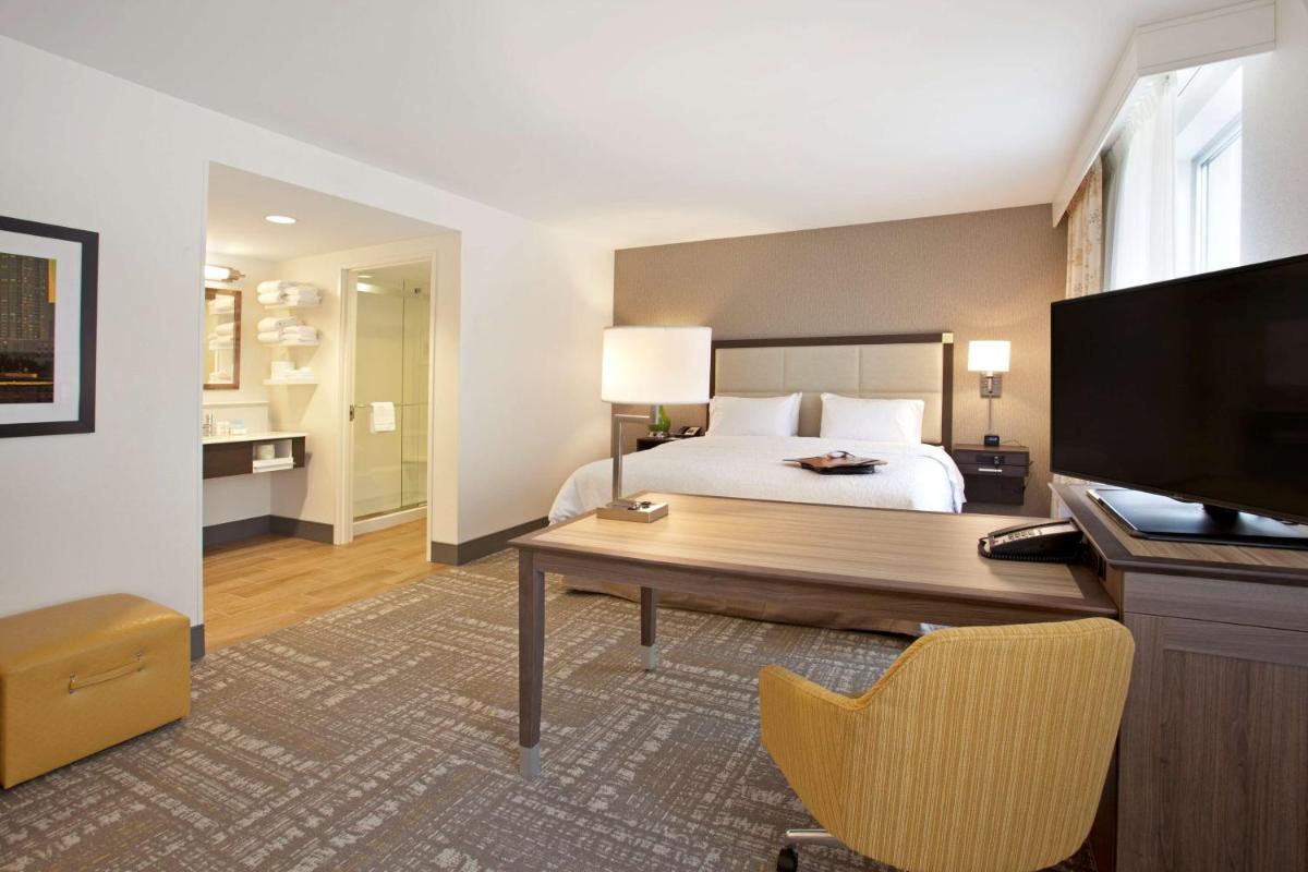 Hampton Inn & Suites - Minneapolis/Downtown - Housity