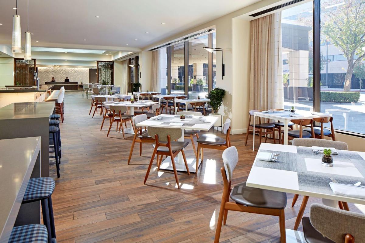 Hilton Pasadena - Housity