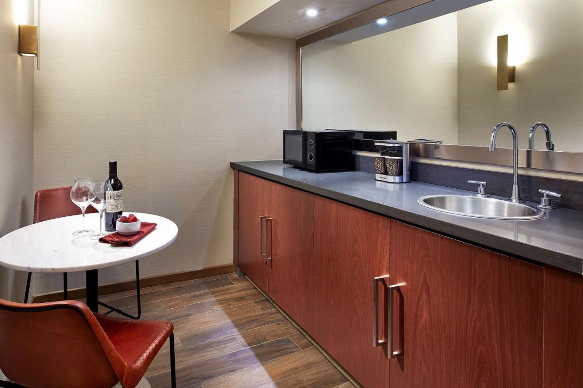Hilton Pasadena - Housity