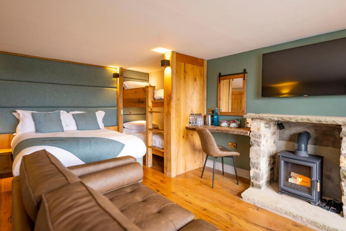 The Tan Hill Inn - Housity