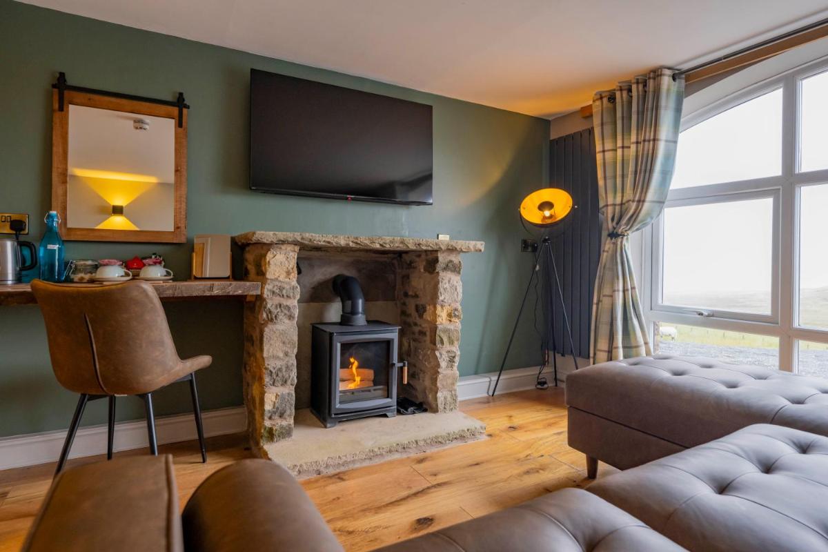 The Tan Hill Inn - Housity