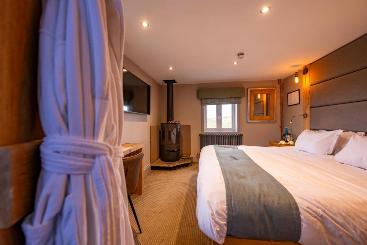 The Tan Hill Inn - Housity