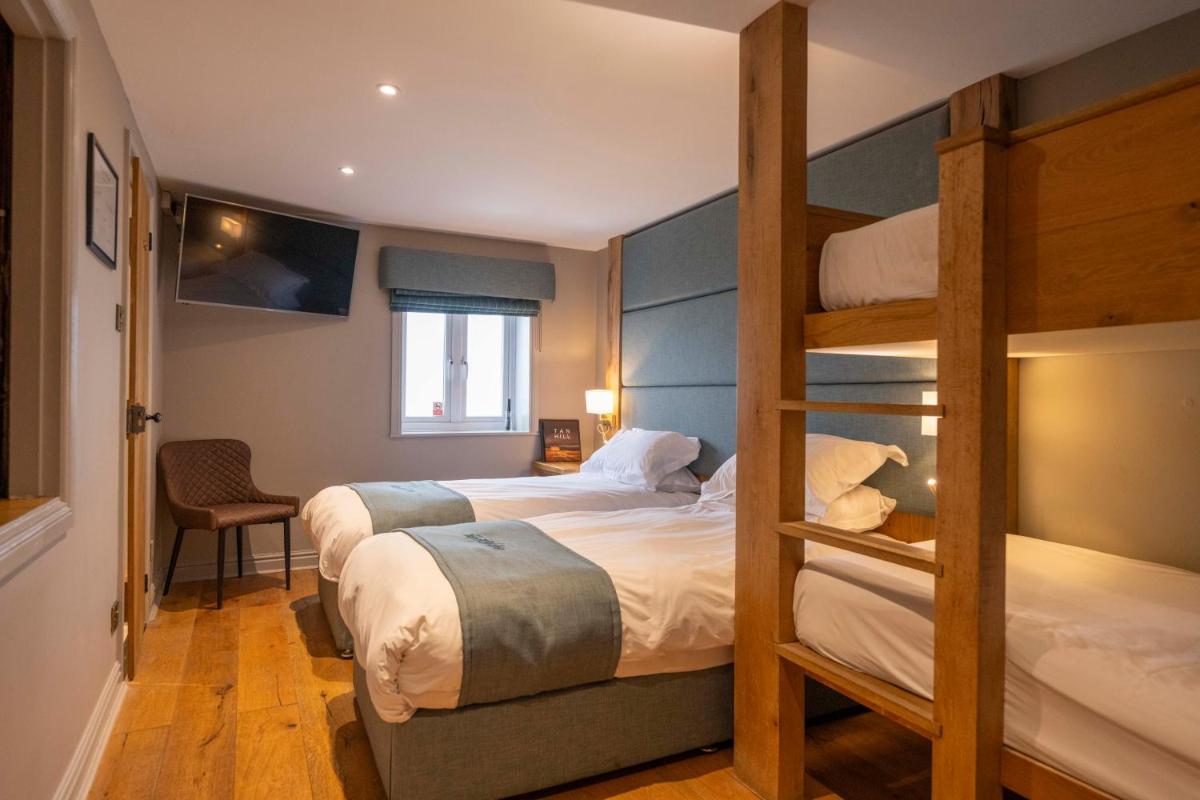 The Tan Hill Inn - Housity