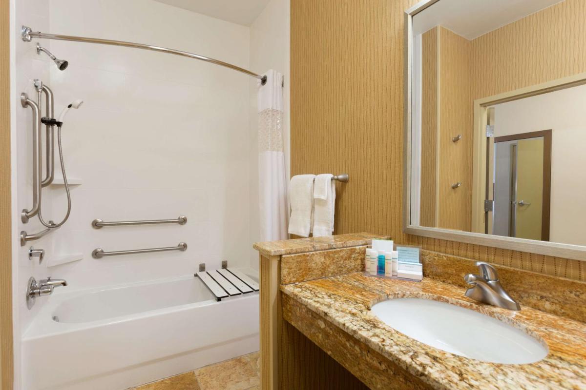 Hampton Inn Zanesville - Housity