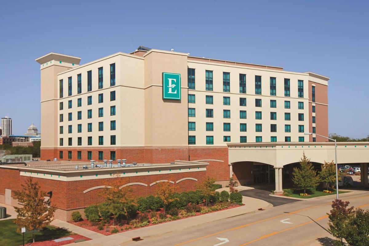 Embassy Suites East Peoria Hotel and Riverfront Conference Center - Housity
