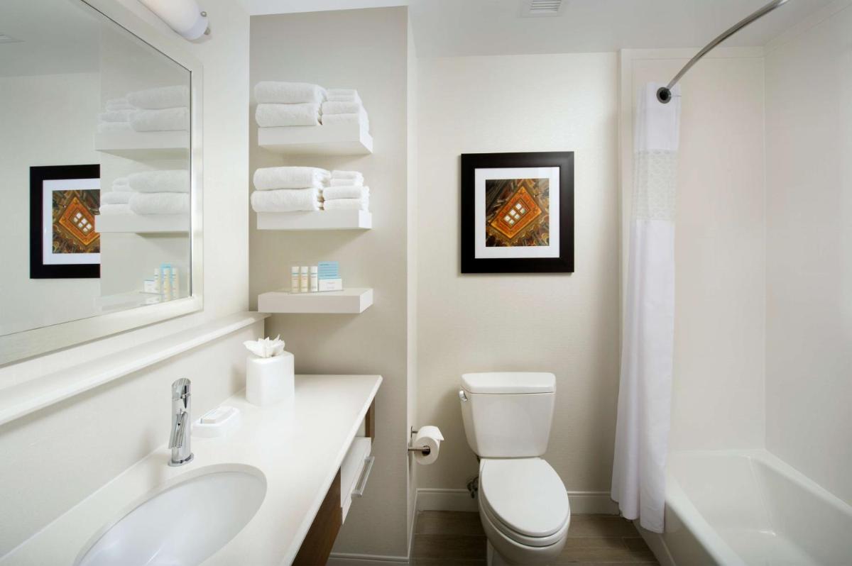 Hampton Inn & Suites Falls Church - Housity