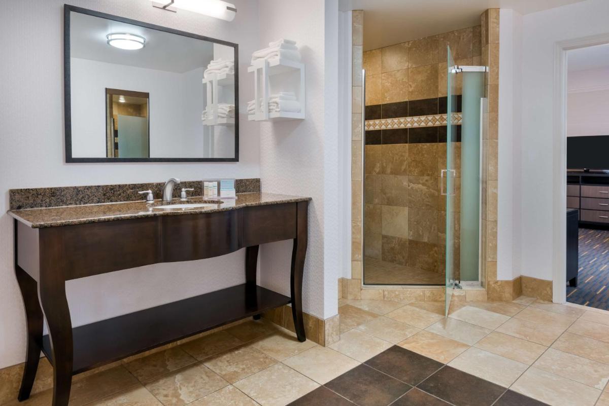 Hampton Inn & Suites Buffalo/Downtown - Housity