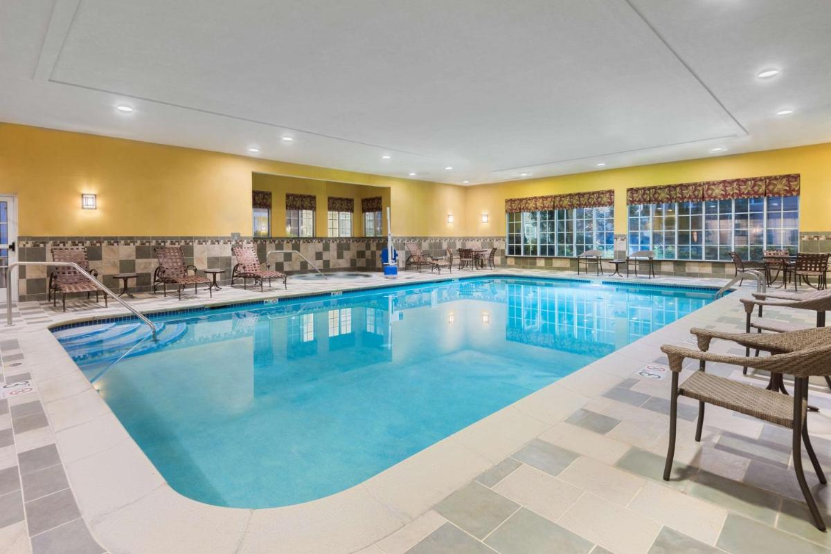 Homewood Suites by Hilton Holyoke-Springfield/North - Housity
