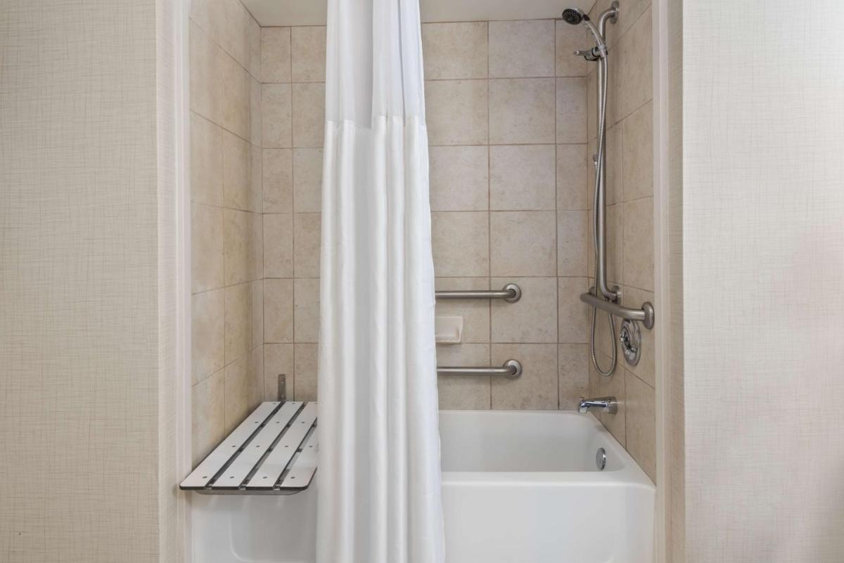 Homewood Suites by Hilton Holyoke-Springfield/North - Housity