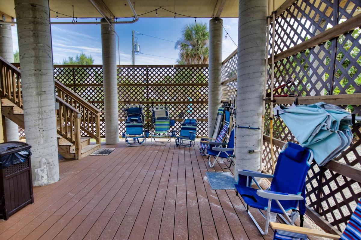 Sunflower House - PRIVATE - Directly on the Gulf! - Housity