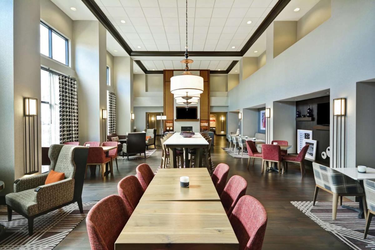 Hampton Inn & Suites Columbus-Easton Area - Housity