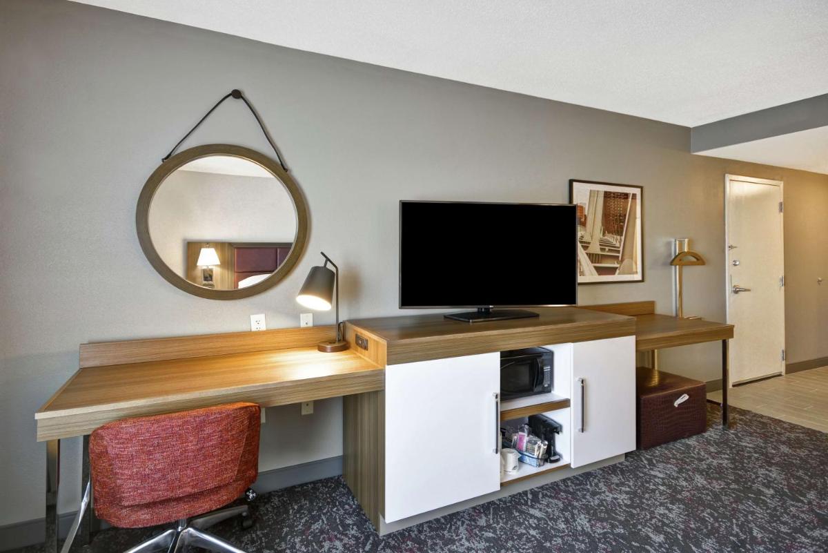 Hampton Inn & Suites Columbus-Easton Area - Housity