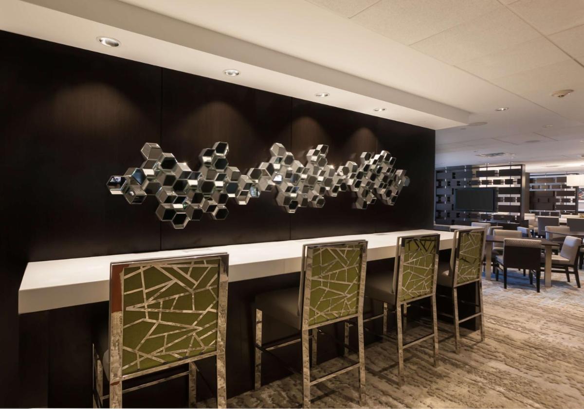 DoubleTree by Hilton Hotel & Suites Houston by the Galleria - Housity