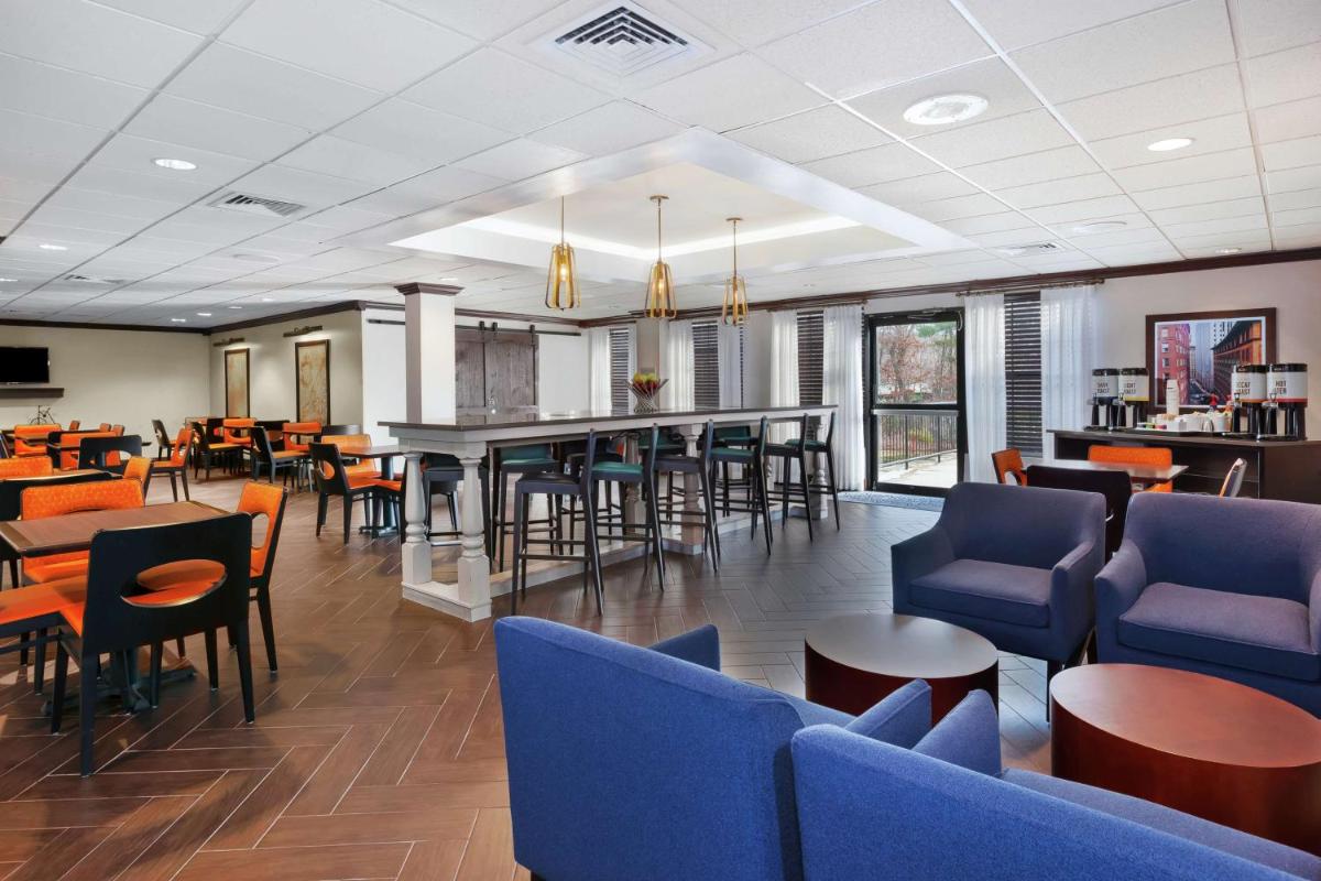 Hampton Inn Boston/Peabody - Housity