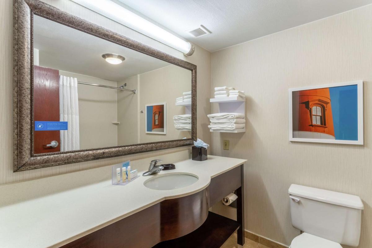 Hampton Inn Boston/Peabody - Housity