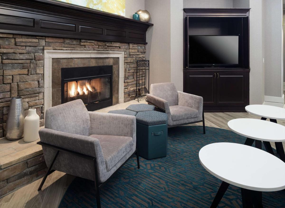 Hampton Inn & Suites Memphis-Beale Street - Housity