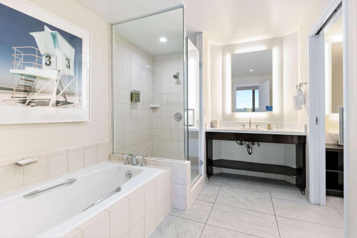 DoubleTree by Hilton San Diego-Mission Valley - Housity