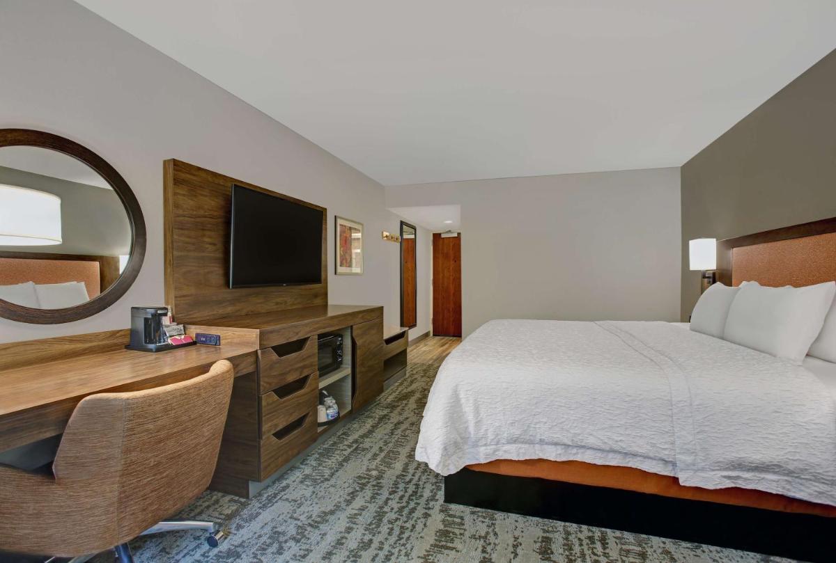 Hampton Inn Salisbury - Housity