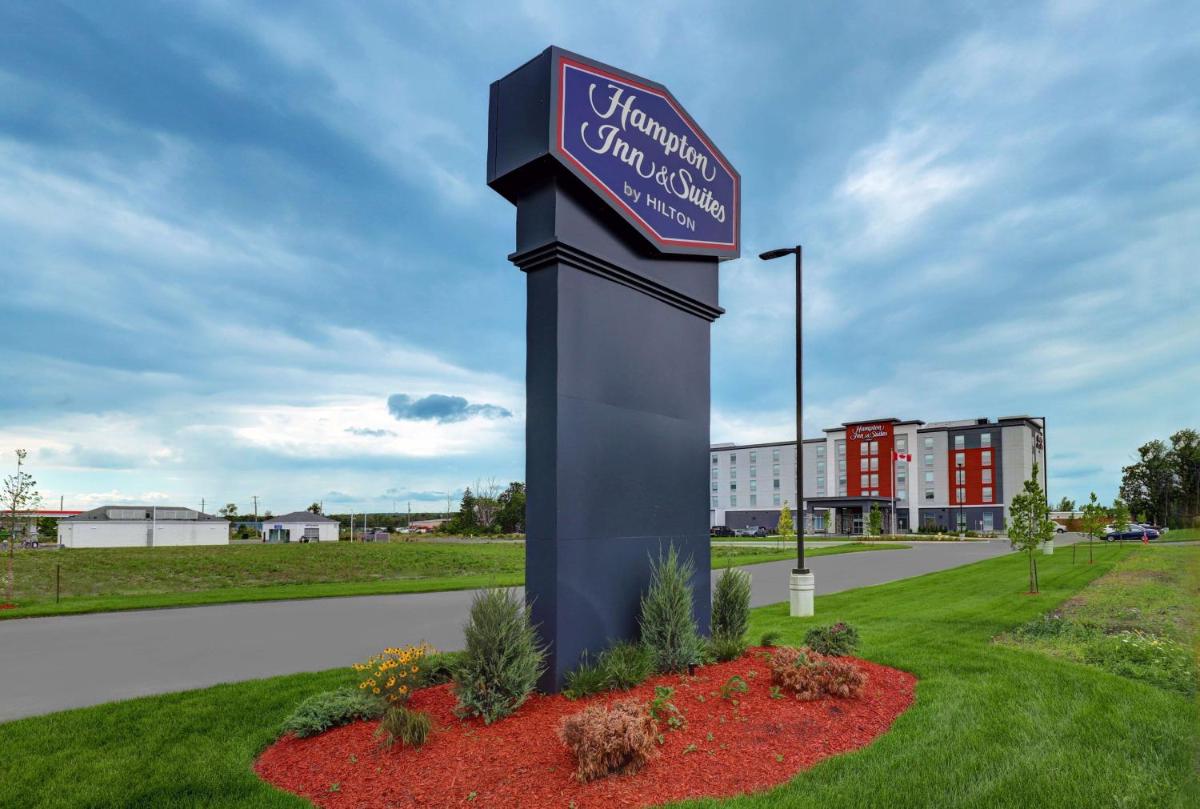 Hampton Inn & Suites Belleville - Housity