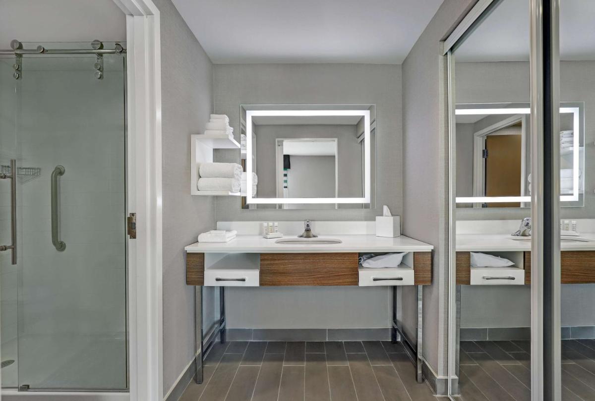 Hampton Inn & Suites Belleville - Housity