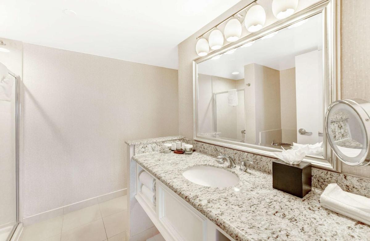 Embassy Suites by Hilton Anaheim-Orange - Housity