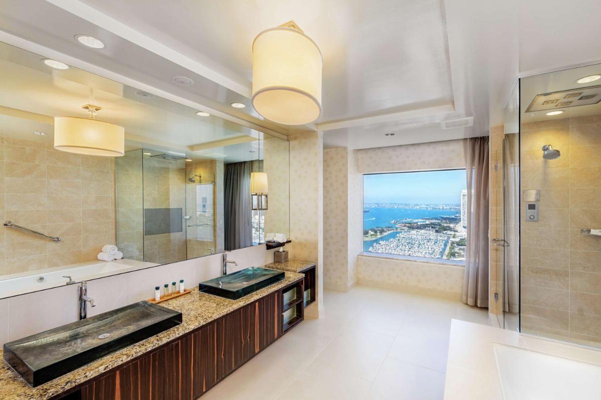 Hilton San Diego Bayfront - Housity