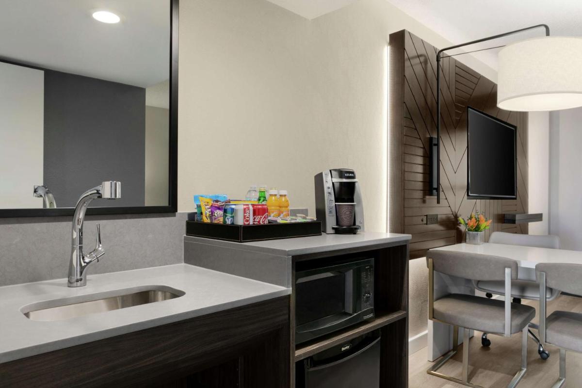 Embassy Suites by Hilton Los Angeles Downey - Housity