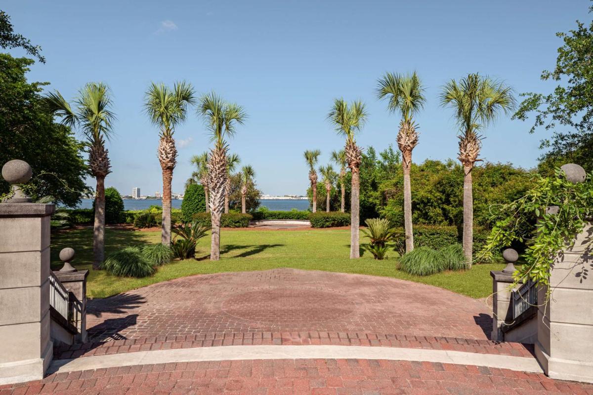 Embassy Suites by Hilton Charleston Harbor Mt. Pleasant - Housity