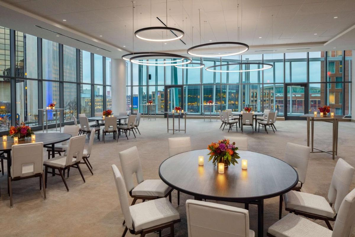 Hilton Columbus Downtown - Housity