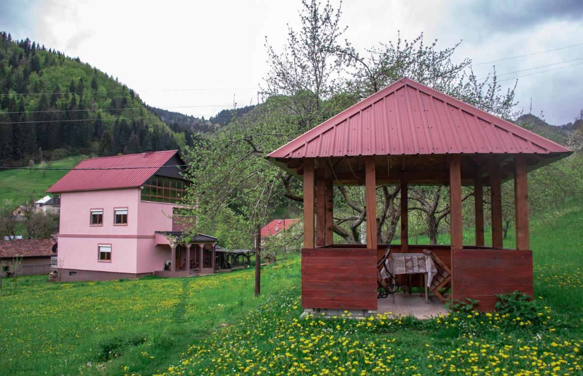 Raj na selu - Padaberi paradise - Housity