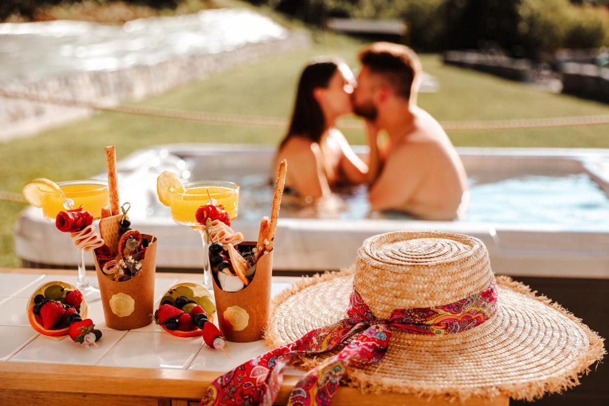 Holiday House Sunset Spa - Housity