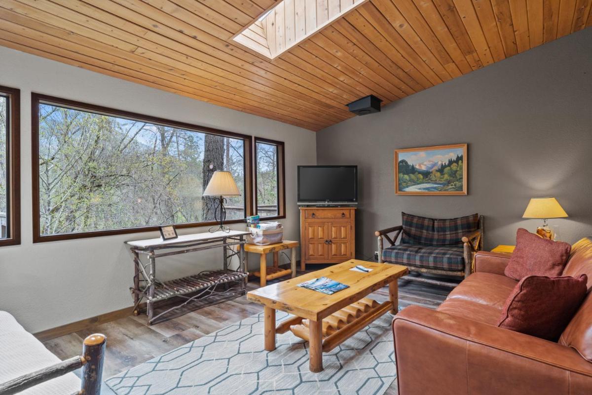 The River House - Housity