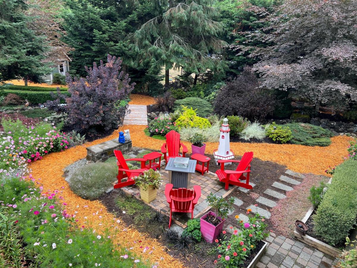 Little Bear Garden View Suites-Hummingbird - Housity