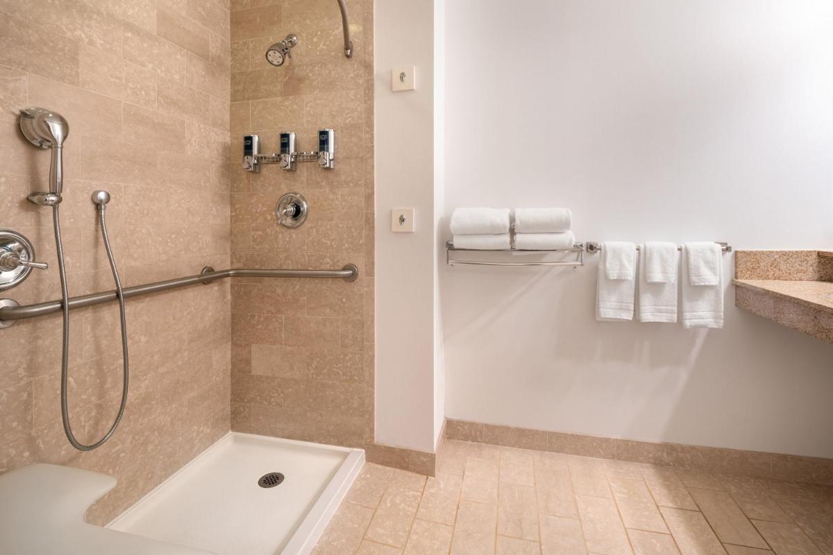 Four Points by Sheraton - San Francisco Bay Bridge - Housity