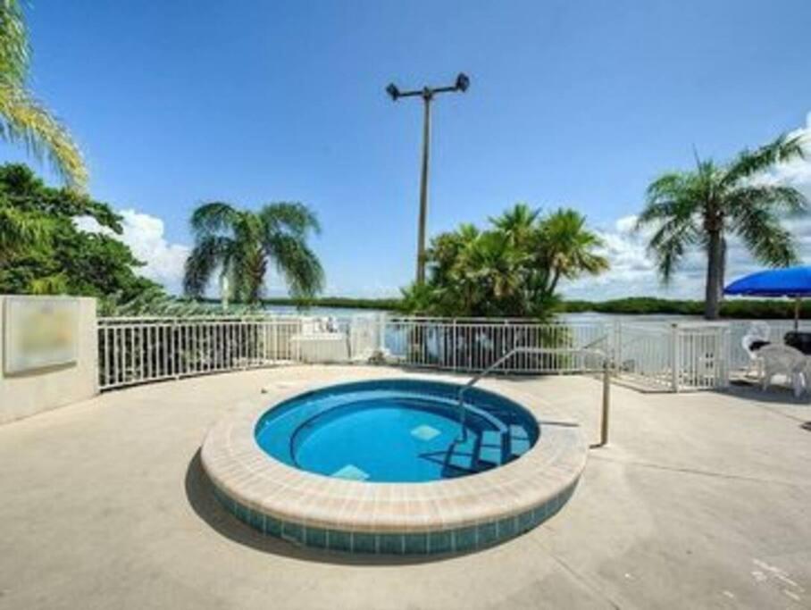 River Delight,Studio109, Beach & Pool steps away + WiFi - Housity