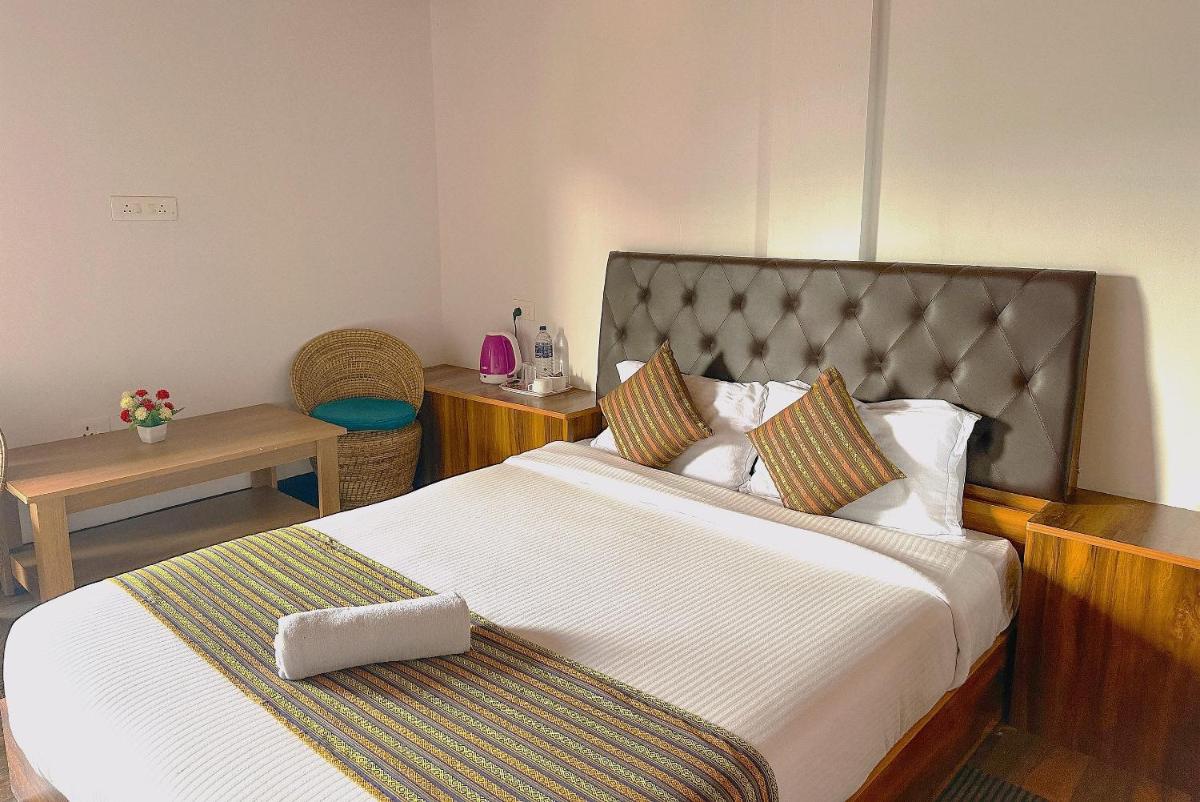 HOTEL ARMS near SUMI Boys School - Housity