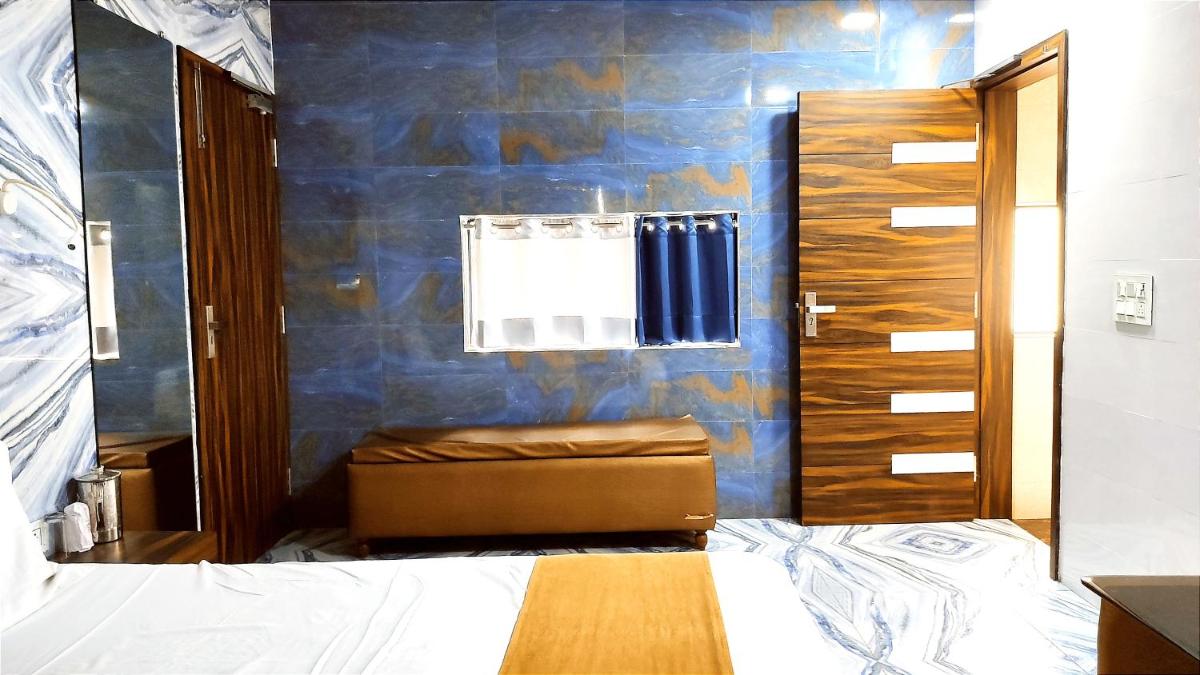 HOTEL THE MARK -- Best for Corporate, Couples, Family & Students - Housity