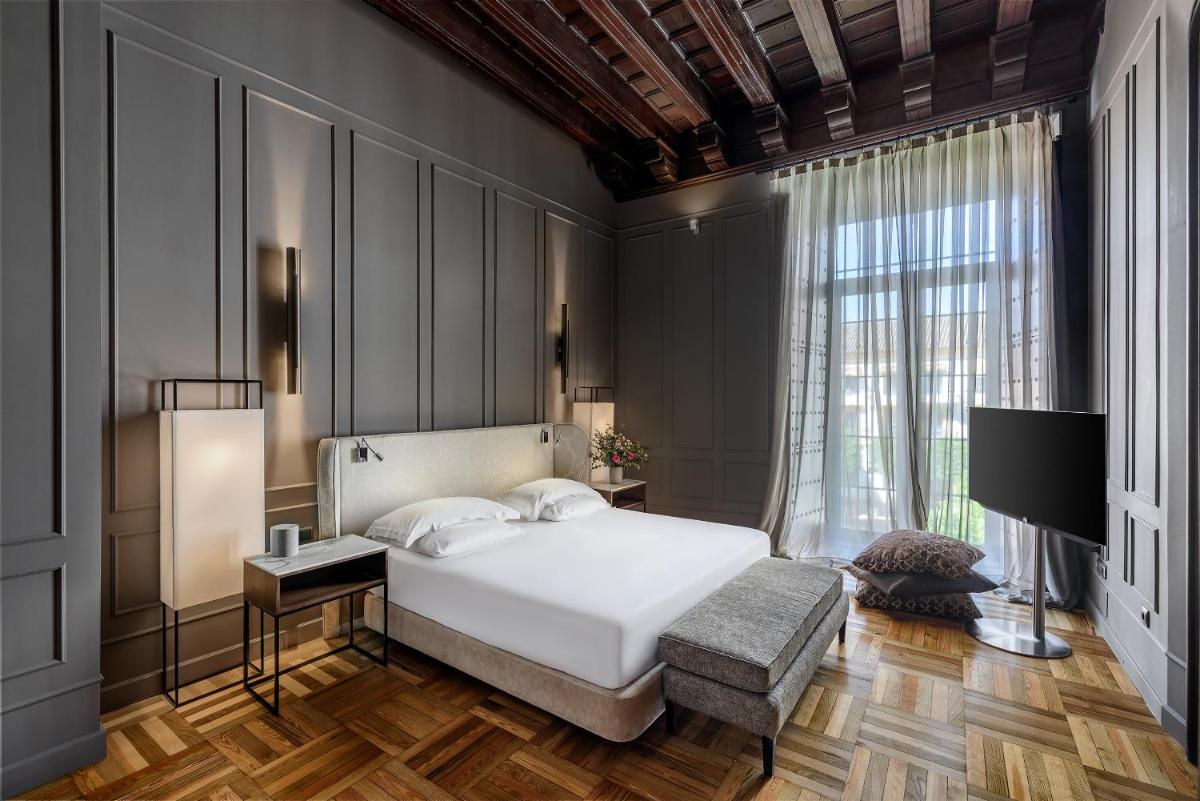 Cama o camas de una habitación en CoolRooms Palacio Villapanés 5 GL