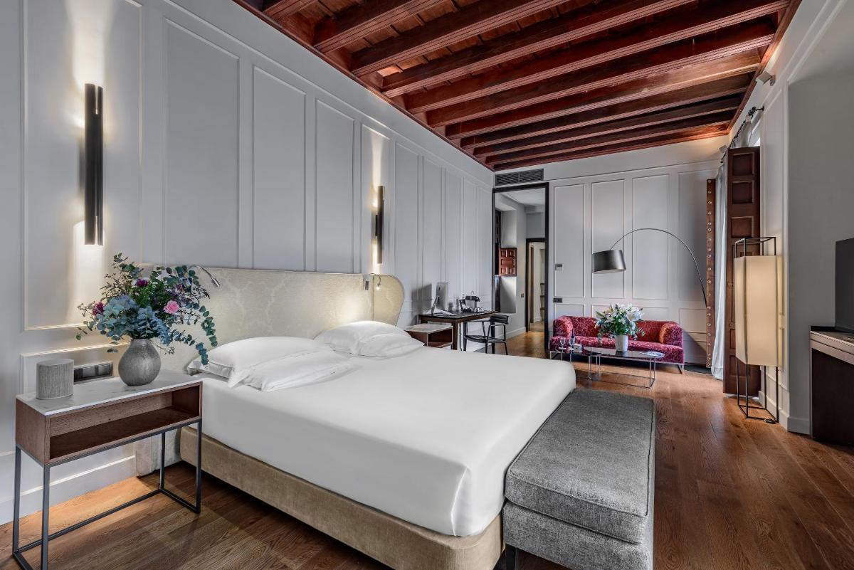 Cama o camas de una habitación en CoolRooms Palacio Villapanés 5 GL