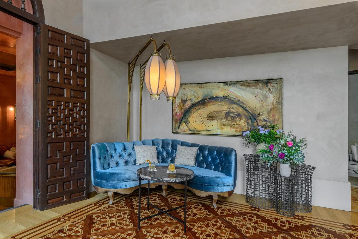 Zona de estar de CoolRooms Palacio Villapanés 5 GL