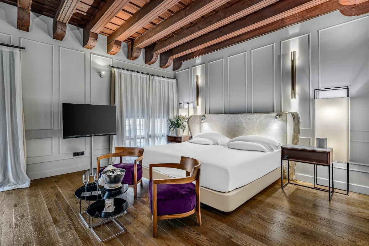 Cama o camas de una habitación en CoolRooms Palacio Villapanés 5 GL