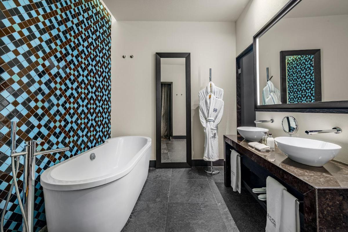 Un baño de CoolRooms Palacio Villapanés 5 GL