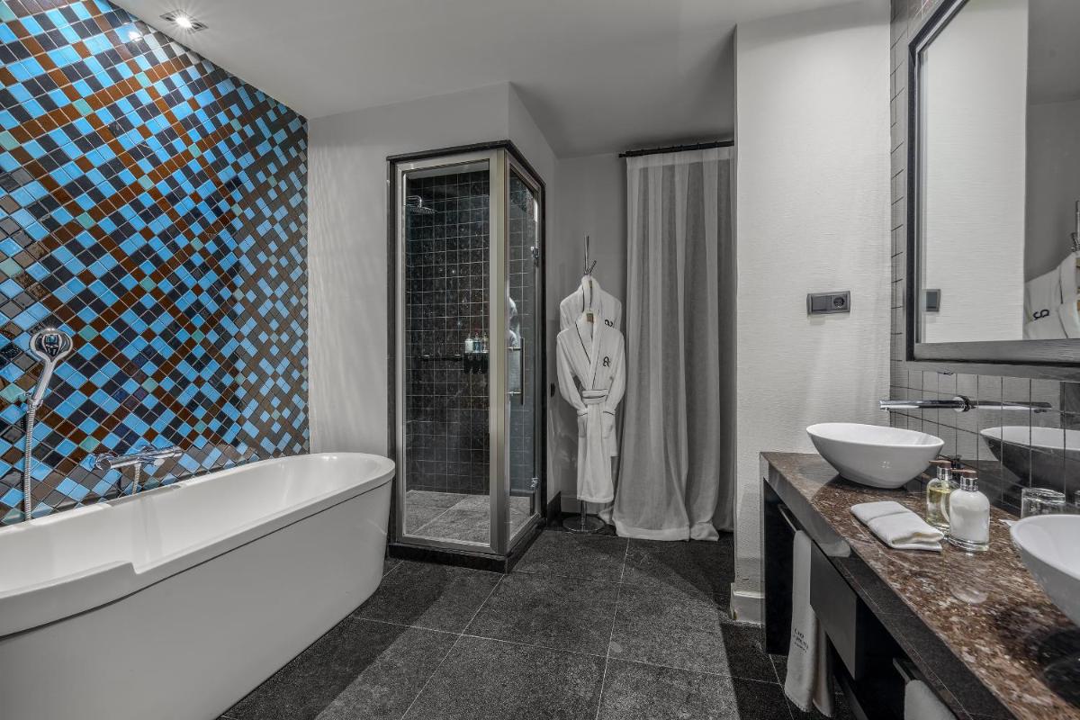 Un baño de CoolRooms Palacio Villapanés 5 GL
