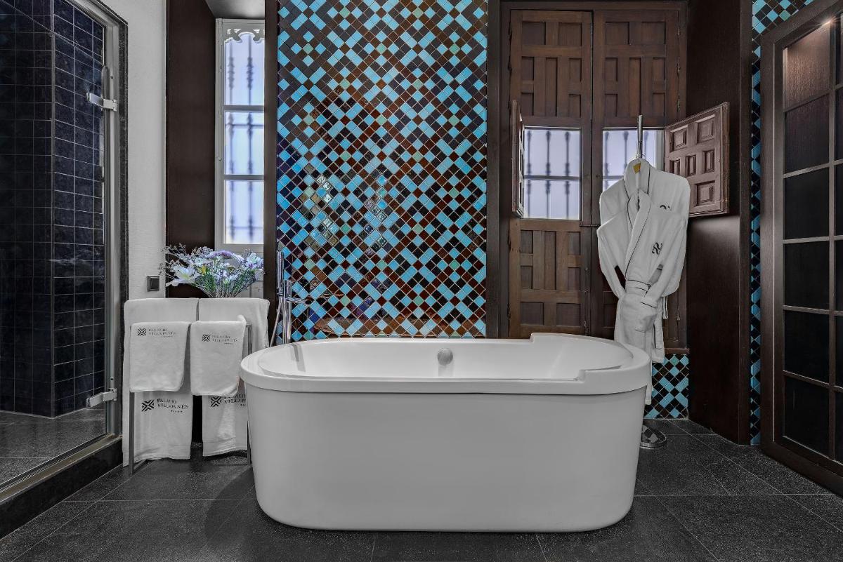 Un baño de CoolRooms Palacio Villapanés 5 GL