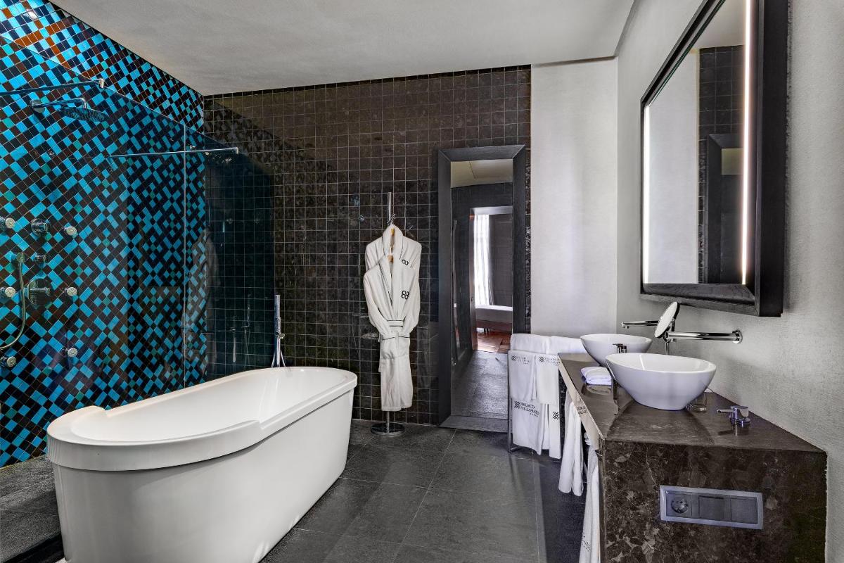 Un baño de CoolRooms Palacio Villapanés 5 GL