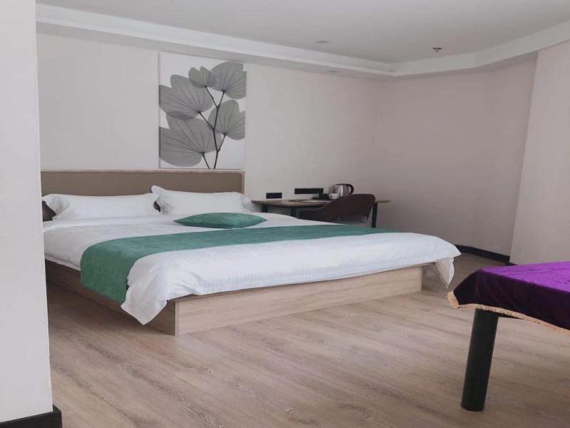 GreenTree Inn Express Hotel Huai'an New City Government Wuyue Plaza - Housity