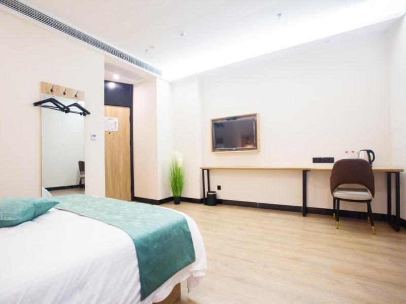 GreenTree Inn Express Hotel Huai'an New City Government Wuyue Plaza - Housity