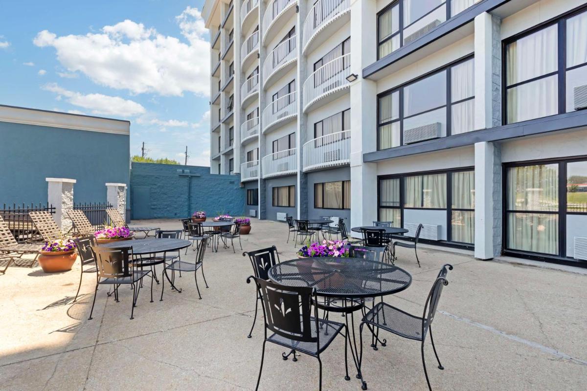 Best Western Plus Midwest Inn - Housity