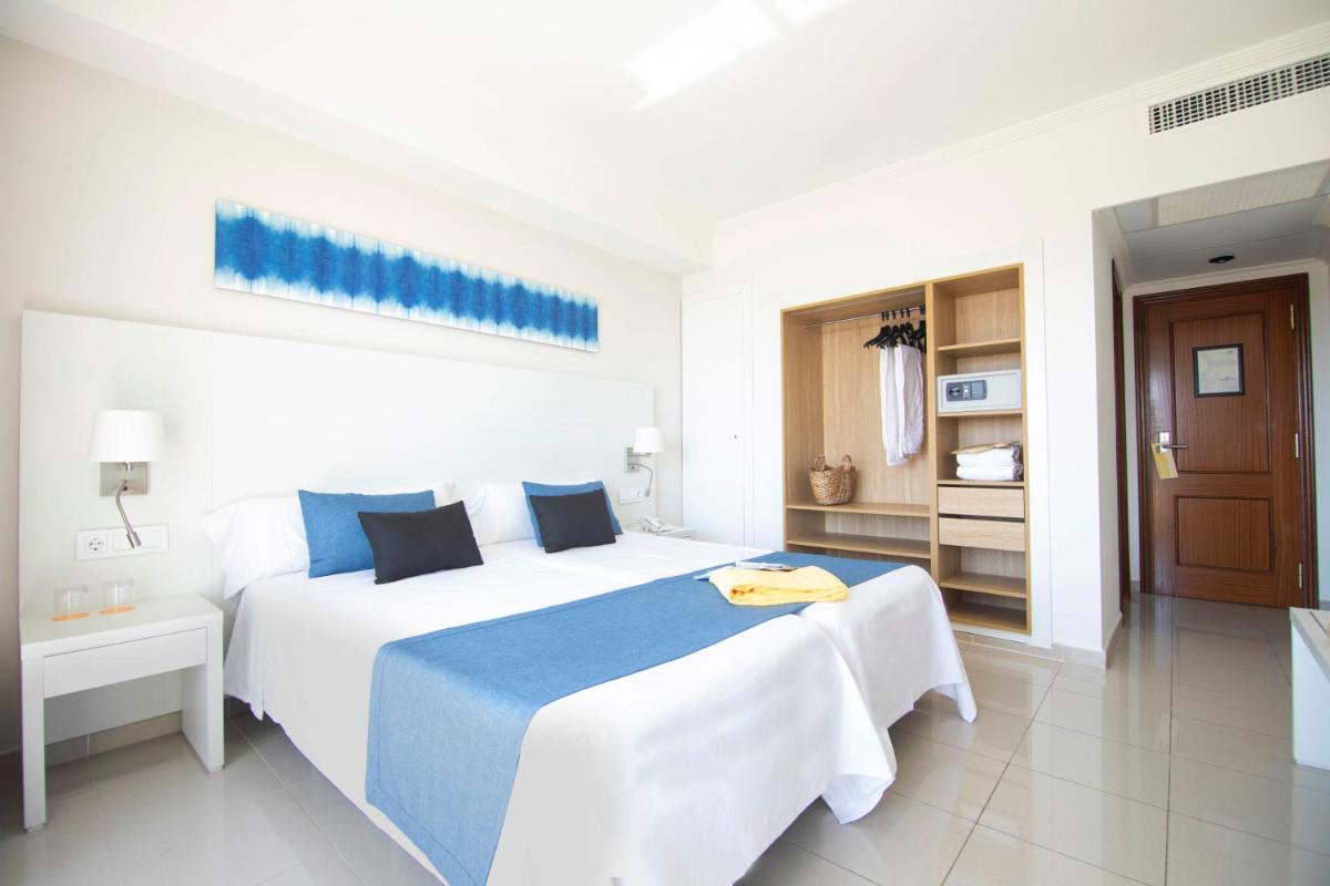 Cama o camas de una habitación en Cabot Pollensa Park Spa